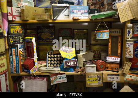 Großbritannien, England, Shropshire, Craven Arms, Market Street, Land of Lost Content Museum, Schokolade Ausstellung Stockfoto