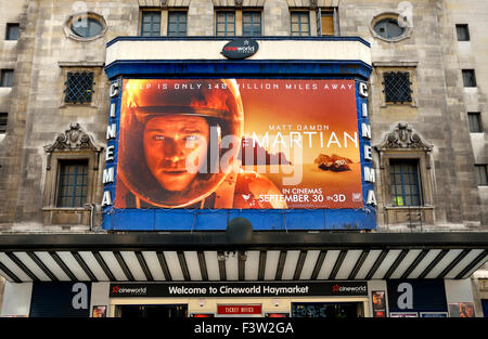 London, England, Vereinigtes Königreich. "Mars" (starrt Matt Damon; Dir - Ridley Scott) im Kino Cineworld Haymarket, Oktober 2015 Stockfoto