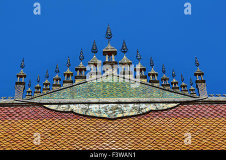 Dach-Dekoration auf Wat Nong Sikhounmuang Tempels, Luang Prabang, Laos Stockfoto