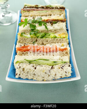 Teller mit Sandwiches Stockfoto