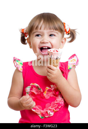 fröhliche Kind Mädchen essen Eis im Studio isoliert Stockfoto