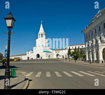 KASAN, Russland - 31 Mai: Spasskaya Tower des Kreml Festung am 31. Mai 2013 in Kazan, Russland. Kreml-Festung in Kasan hat Biene Stockfoto