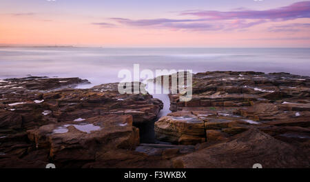 Küstenfelsen bei Seaton Schleuse Stockfoto