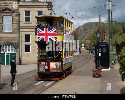 Elektrische Straßenbahnen im Crich Straßenbahn Museum im Peak District Derbyshire England Stockfoto