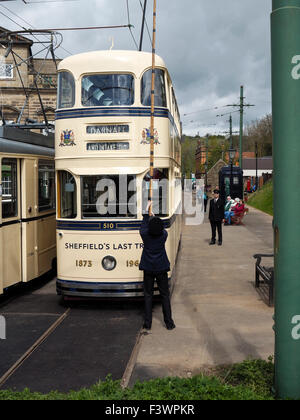 Elektrische Straßenbahnen im Crich Straßenbahn Museum im Peak District Derbyshire England Stockfoto