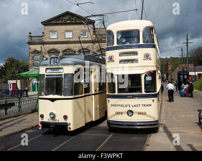 Elektrische Straßenbahnen im Crich Straßenbahn Museum im Peak District Derbyshire England Stockfoto