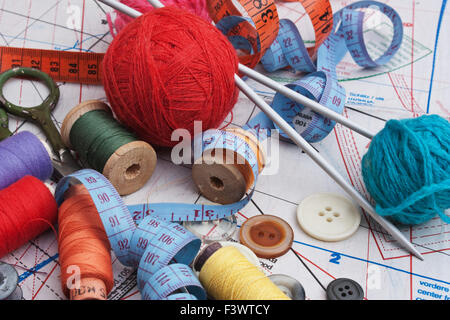 verschiedenen Nähzubehör im Schema Stockfoto