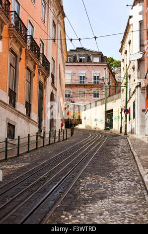 Straßenbahn in Lissabon Stockfoto