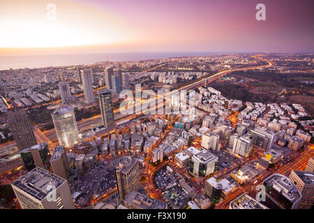 Tel Aviv und Ramat Gan bei Sonnenuntergang Stockfoto