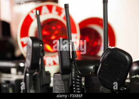 Feuerwehr-Funkgeräte für den Einsatz Stockfoto