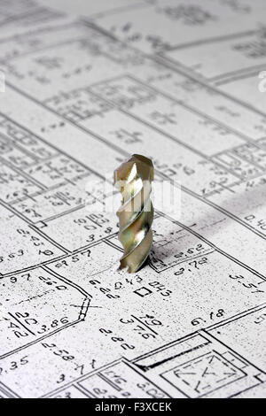 Bohrer wird Grundriss durchbohren. Stockfoto