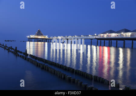 Abends Blick auf einem Pier an der Ostsee Stockfoto