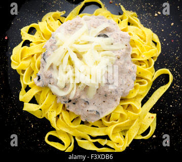 Pasta mit Thunfisch und Käse Stockfoto