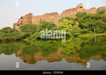 alte Festung mit Reflexion Stockfoto