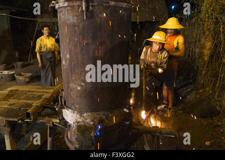 Metallguss, Nyaung Shwe, Myanmar Stockfoto