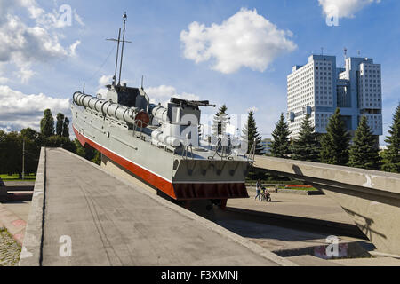 Torpedoboot am Denkmal, Kaliningrad Stockfoto