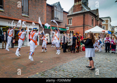 Mad Jack Morris Seite führen In Lewes Hautpstraße während der Städte jährliche Volksfest, Lewes, Sussex, UK Stockfoto