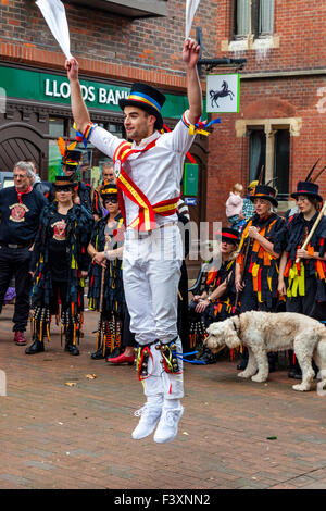 Mad Jack Morris Seite führen In Lewes Hautpstraße während der Städte jährliche Volksfest, Lewes, Sussex, UK Stockfoto