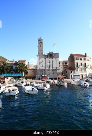 Angelboote/Fischerboote im Hafen (Kroatien - Vis) Stockfoto