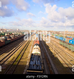 Güterzug mit Farbe cargo Stockfoto