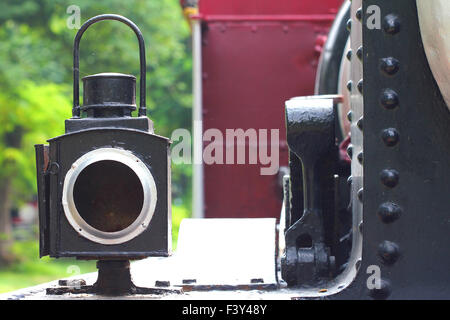 alte Lampe auf Dampfmaschine Stockfoto