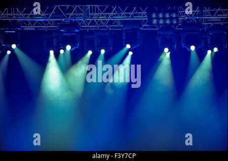 Blaue Bühne Strahler Stockfoto