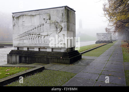 Marmor-Sarkophag auf Sowjetisches Ehrenmal Stockfoto