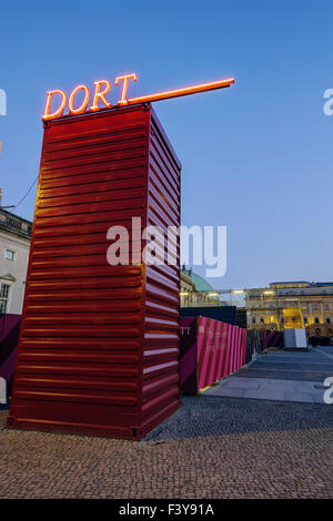 Wegweiser vor Berliner Staatsoper Stockfoto