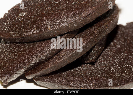 Schwedische Blut Pudding Close up auf weißen Teller Stockfoto