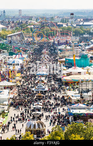 München, Deutschland - SEPTEMBER 30: Blick über das Oktoberfest in München am 30. September 2015. T Stockfoto