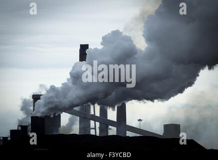 Letzten Rauch gießt aus Redcar Stahlwerk Koksöfen, wie sie sicher nach der Schließung der historischen Werke geschlossen. Stockfoto