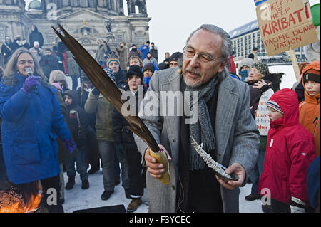 Powwow mit Angaangaq Angakkorsuaq, Berlin Stockfoto