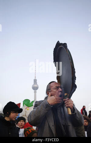 Powwow mit Angaangaq Angakkorsuaq, Berlin Stockfoto