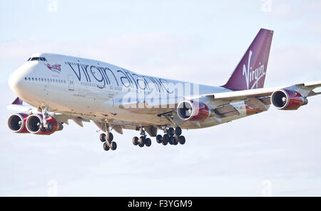 Virgin Atlantic Airways Boeing 747 Jumbo Jet G-VBIG ins Land kommen am Flughafen London Heathrow LHR Stockfoto