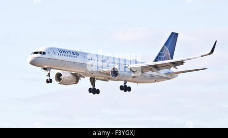 United Airlines Boeing 757 N 13138 ins Land am Flughafen London Heathrow LHR Stockfoto