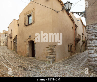 Blick auf Erice Gasse. Erice die Stadt der 100 Kirchen, Trapani Stockfoto