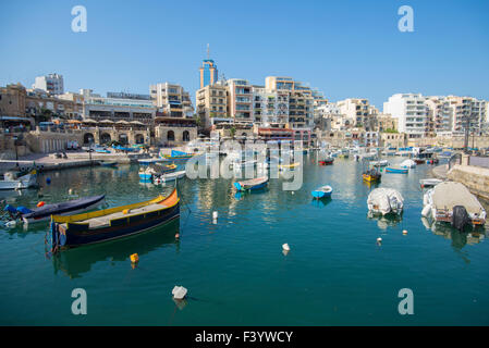 Spinola Bay St Julians Malta Weitwinkel Stockfoto