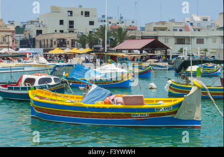 Marsaxlokk Malta ANGELBOOTE/Fischerboote im Hafen Stockfoto