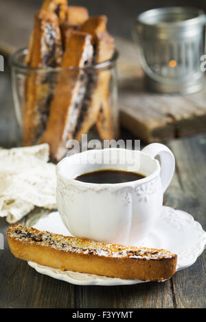 Kaffee mit italienischen Cookies. Stockfoto