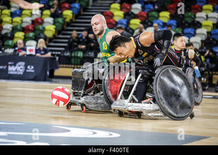 Australien besiegten Japan 65-62 bei Welt Rollstuhl Rugby-Challanege am Coperbox, Queen Elizabeth Park, London, UK.  Japan Nr. 21 Yukinobu jagt den Ball. 13. Oktober 2015. Copyright carol Moir/Alamy live news.13th Oktober 2015. Copyright Carol Moir/Alamy live-Nachrichten. Stockfoto