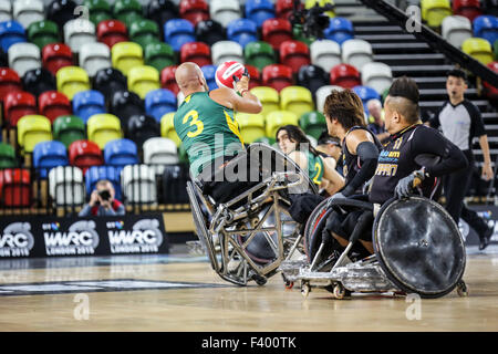 Australien besiegten Japan 65-62 bei Welt Rollstuhl Rugby-Challanege am Coperbox, Queen Elizabeth Park, London, UK. Australien 3 Batt in Angriff genommen wird. 13. Oktober 2015. Copyright Carol Moir/Alamy live-Nachrichten. Stockfoto