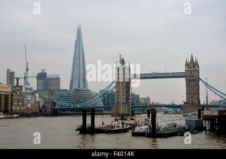 Tower Bridge vom Nordufer Stockfoto