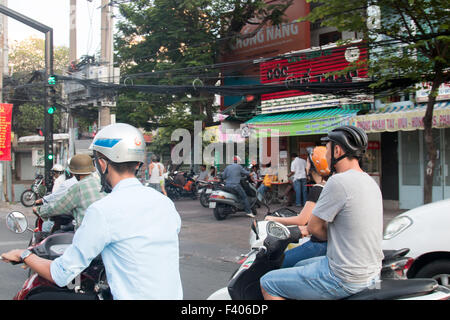 Es gibt mehr als 45 Millionen Roller in Vietnam, hier Straßenszene in Ho Chi Minh ehemals Saigon, Vietnam Stockfoto