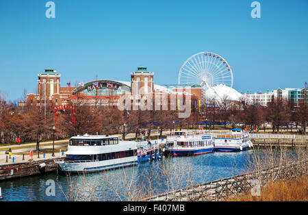 Navy Pier in Chicago am Morgen Stockfoto