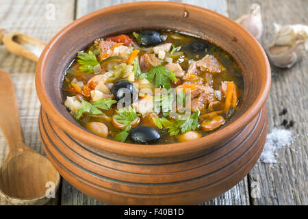 Traditionelle russische Fleisch Suppe Nahaufnahme. Stockfoto