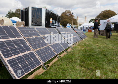 Tragbare Solar-Panels am Gezeiten Technology - Washington, DC USA Stockfoto