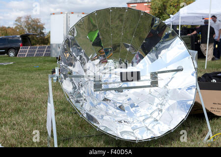 Ein Parabol-Solarkocher - USA Stockfoto