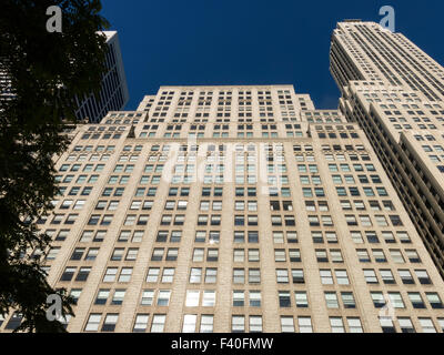 Hochhäuser entlang der West 42nd Street, NYC, USA Stockfoto