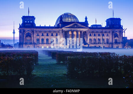 Reichstagsgebäude in der Morgendämmerung, Berlin, Deutschland Stockfoto