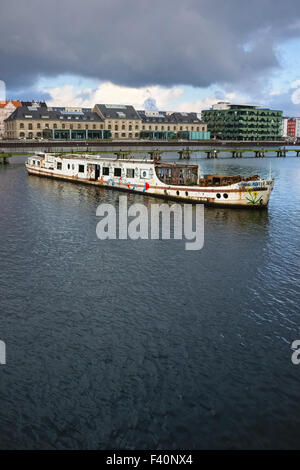 Schiffbruch im Osthafen Hafen, Berlin, Deutschland Stockfoto